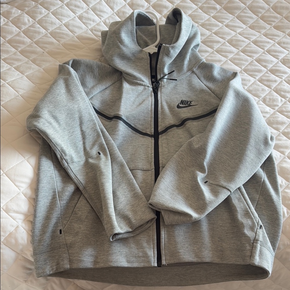 Nike Tech Women’s Small Gray Zip-Up Hoodie